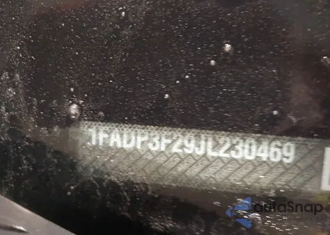 2018 Ford Focus Se z USA, uszkodzony, nr VIN 1FADP3F29JL230469